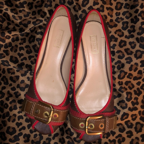SOLD…Buckle Flats - Picture 1 of 5